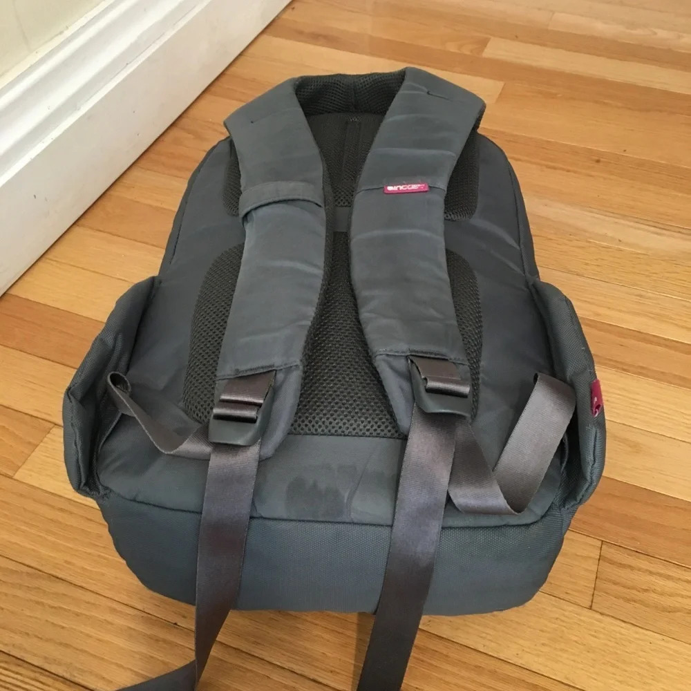 Incase Laptop Bag - Picture 8 of 8